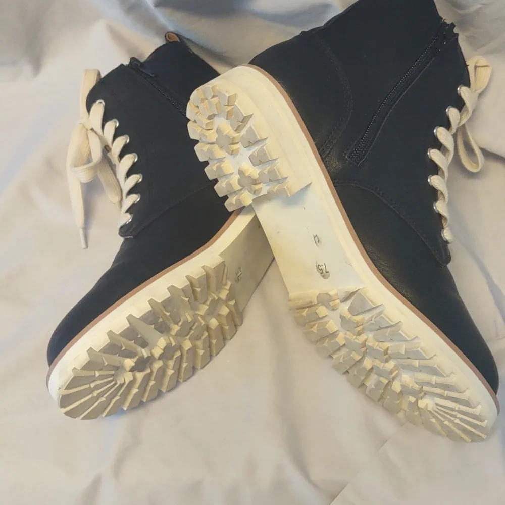 Oasis Society Women's Black Vegan Leather Combat Boots Size 7.5 Medium EUC - Picture 13 of 14